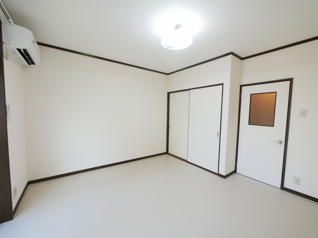 ハイツ朱峰第二の洋室|ゆったりした洋室です