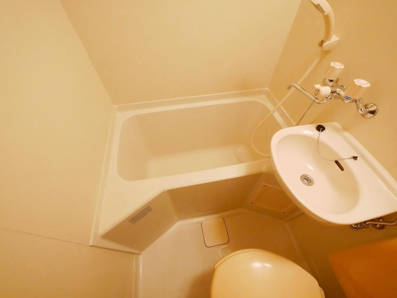 ハイツ朱峰第二の浴室|きれいなお風呂です