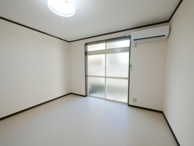 ハイツ朱峰第二の居間・リビング|こちらのリビングで趣味の時間をお楽しみください