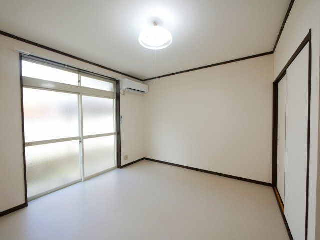 ハイツ朱峰第二の居間・リビング|こちらの居間で趣味の時間をお楽しみください