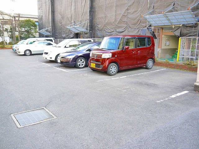 紀寺ハイムBの駐車場