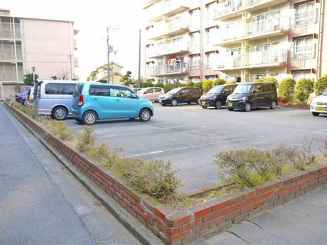 紀寺ハイムBの駐車場