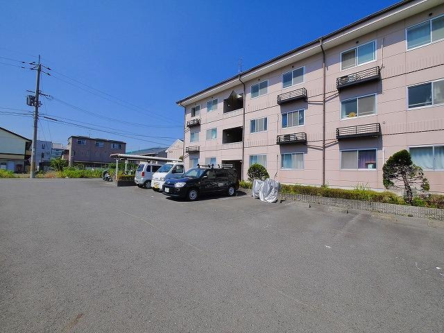 シャトー・エースの駐車場