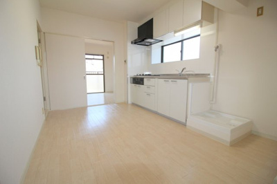 【居間・リビング】 | エミネント豊中 | 別室の写真使用