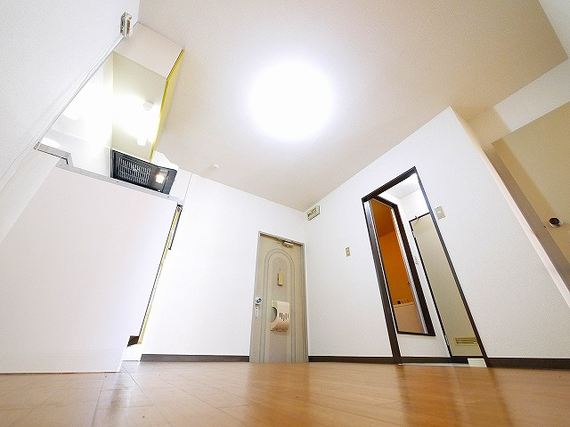 平松ハイツAの居間・リビング|居間です