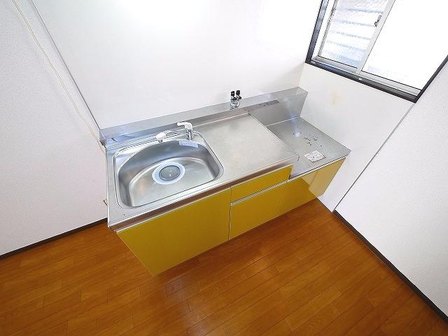 平松ハイツAのキッチン|キッチンでお料理をお楽しみください