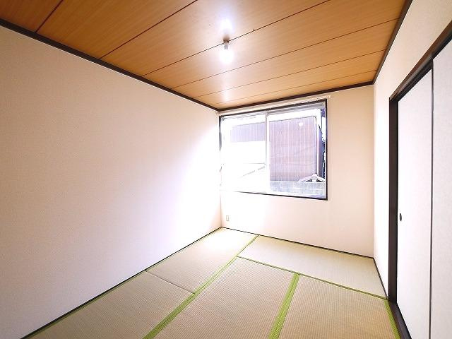 平松ハイツAの和室|来客時にも便利な和室付き