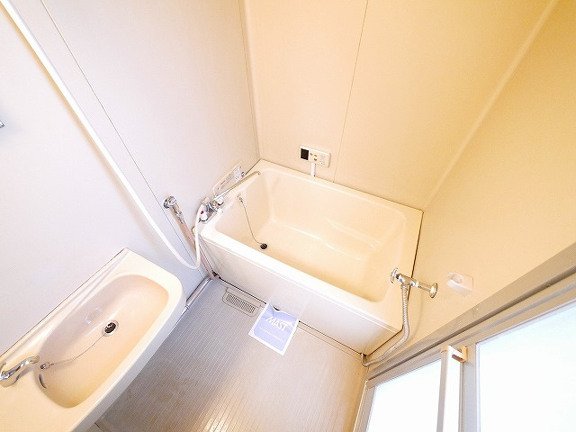 平松ハイツAの浴室|落ち着いた空間のお風呂です