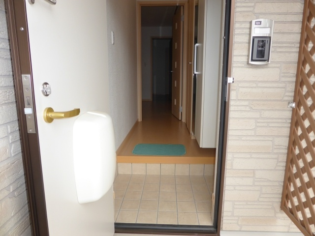 アジュールNKの玄関