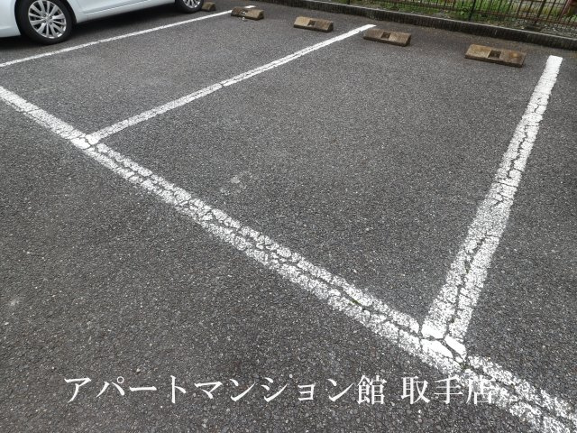 戸頭海老原ハイツの駐車場