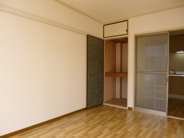 クリザンテーム高橋の洋室