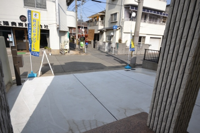 堺市堺区出島海岸通　中古戸建の前面道路含む現地写真