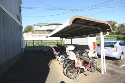 【その他共用部分】 | フォーレスト小机 | フォーレスト小机 7　　　屋根付きの駐輪場です♪