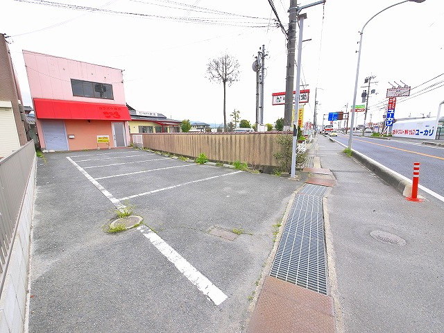 伊藤店舗（古市町）の駐車場