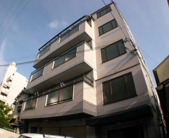 ベルメゾン小阪の外観