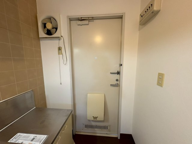 稲葉ハイツ　の玄関