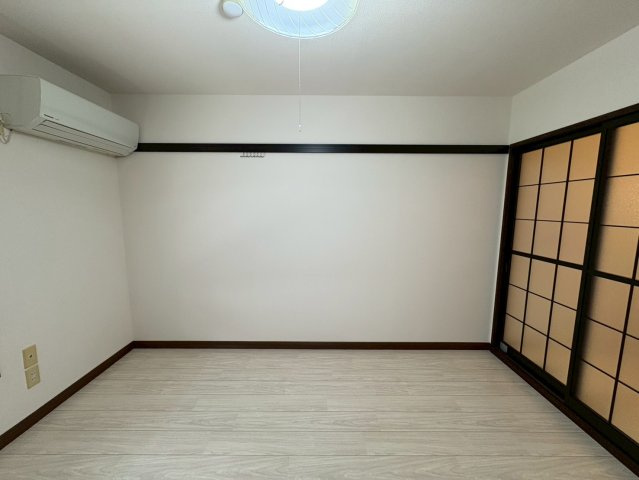 稲葉ハイツ　の洋室
