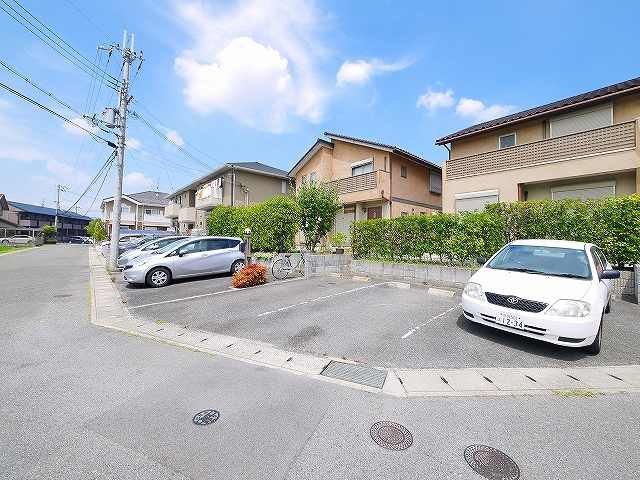 松本タウンハウスⅡの駐車場