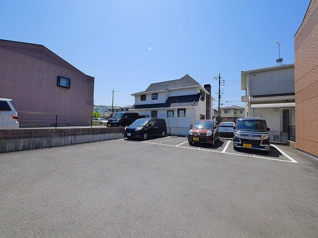 クレドール2番館の駐車場|駐車場です