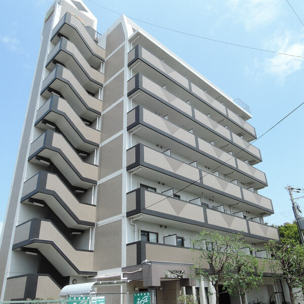 シュプレーム堺の外観