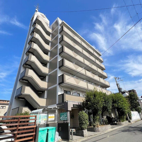 シュプレーム堺の外観