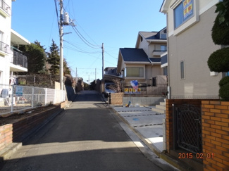 【前面道路含む現地写真】