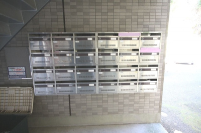 【その他共用部分】 | ワイアール新横浜ハイツ | ワイアール新横浜ハイツ　　　１階の集合ポストです♪