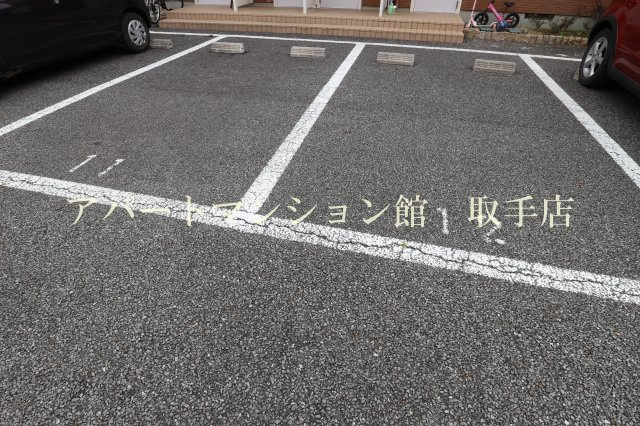ウィルコートコガネCの駐車場
