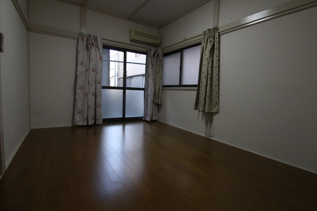 新谷荘の洋室