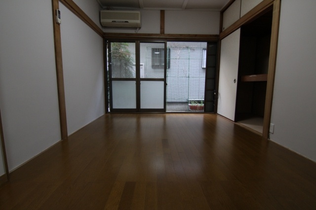 新谷荘の洋室