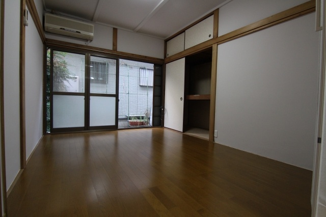 新谷荘の洋室