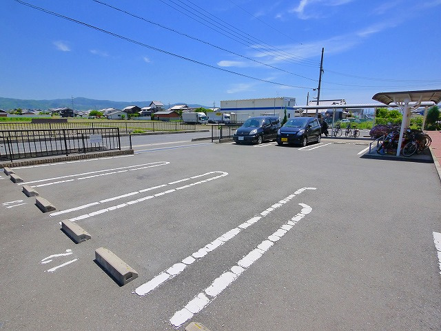 プラティーク．Tの駐車場|駐車場に車を止められます