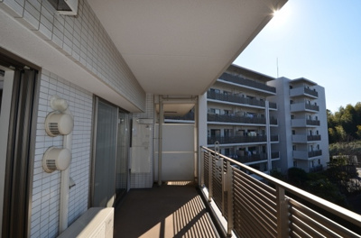 【その他共用部分】 | ファミールあざみ野スカーレットヒルズ | バルコニー　南西向きの為日当たり良好！！