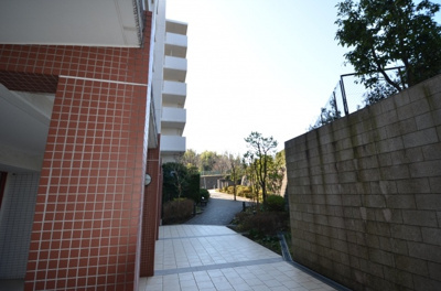 【エントランス】 | ファミールあざみ野スカーレットヒルズ | エントランス通路