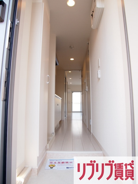 リブリ・ルームス弁天3の玄関