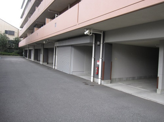 【外観】 | シャッター付駐車場付き！