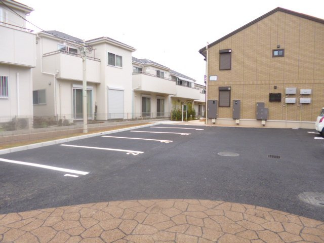 クレールＫの駐車場