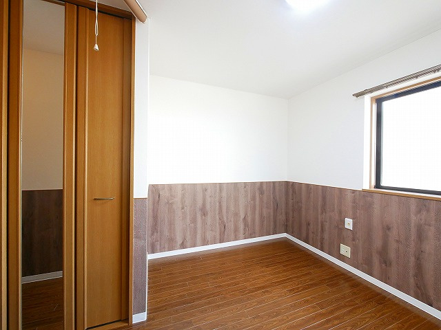 シャインロードミヤコの洋室