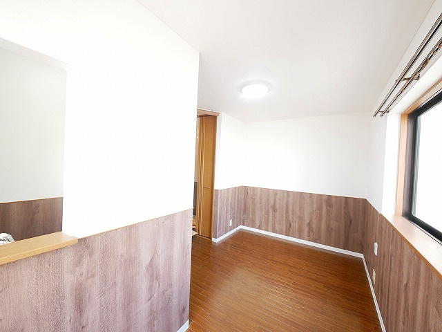 シャインロードミヤコの洋室