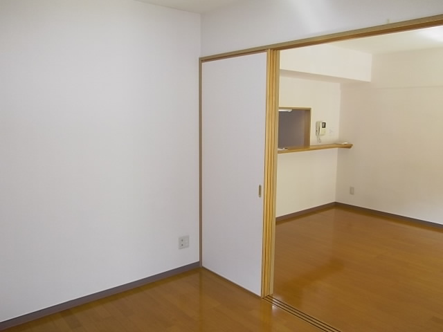 メゾンドールKの洋室