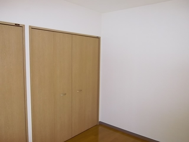 メゾンドールKの洋室