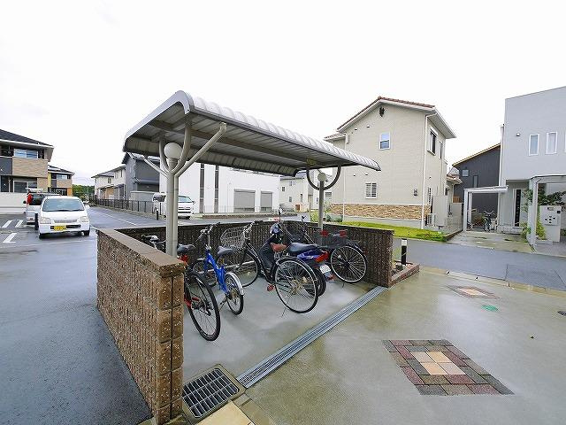 シャンテⅡのその他共用部分|屋根付き駐輪場です