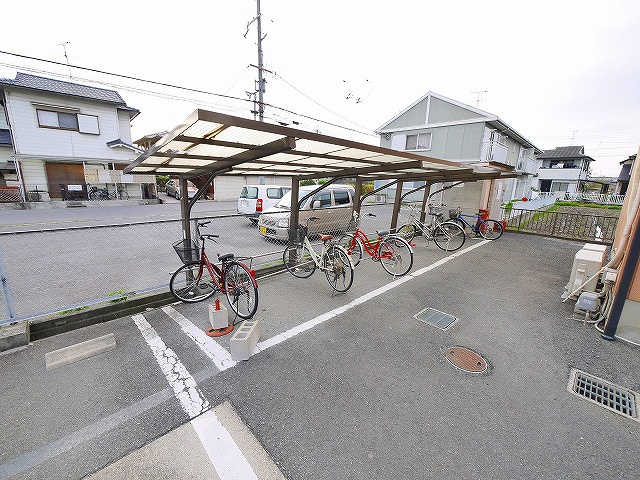 ルミエール四条のその他共用部分|自転車置き場