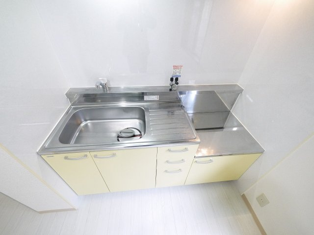 ルミエール四条のキッチン|コンパクトなキッチンで掃除もラクラク