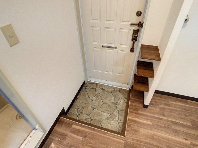 アップルハウス緑町Bの玄関