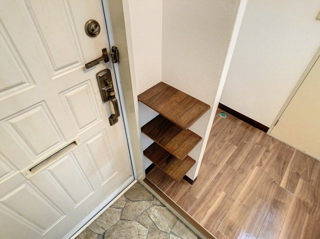 アップルハウス緑町Bの玄関