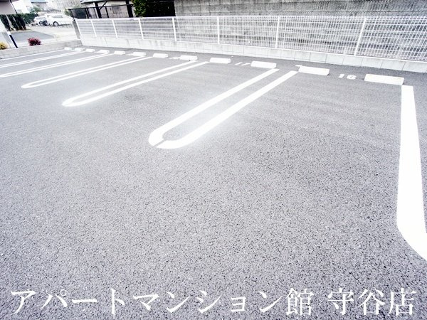 Casa SerenoⅡの駐車場