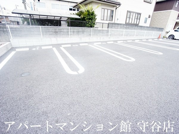 Casa SerenoⅡの駐車場