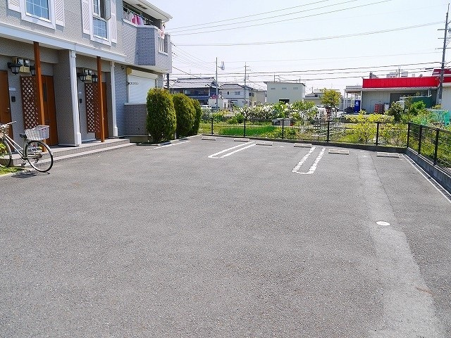 クレストール三笠の駐車場|駐車場があるので、車を買う予定の方も安心です