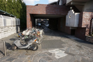 【その他共用部分】 | エントランスに駐輪・バイク置き